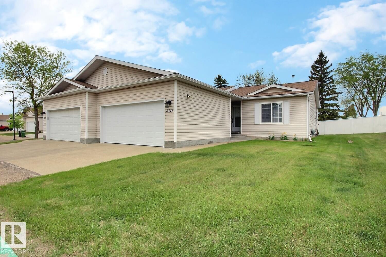 Property Photo:  8146 27 Avenue NW  AB T6K 4C9 
