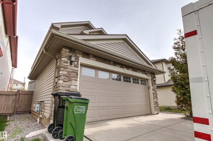 Property Photo: 7420 Singer Landing Landing NW AB T6R 3S2
