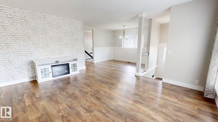 Property Photo:  37 Woodbine Crest  AB T8A 4B1 