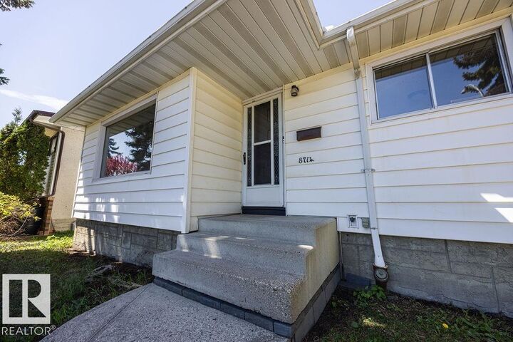 Property Photo:  8714 164 Street NW  AB T5R 2R1 