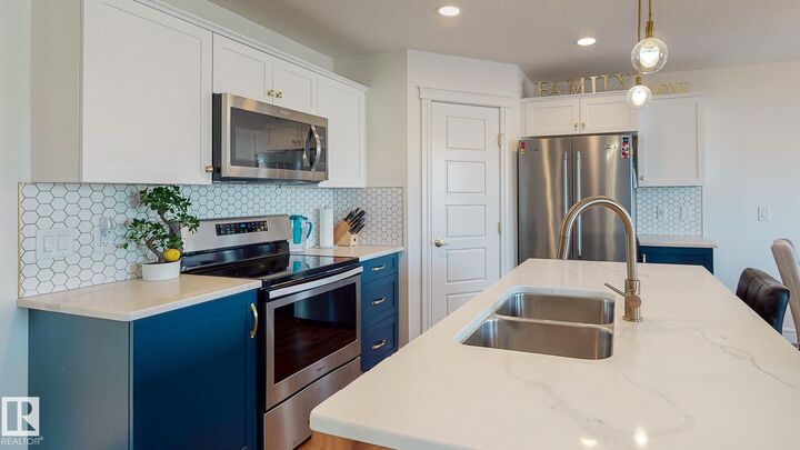 Property Photo:  6859 Evans Wynd NW  AB T6M 0T6 