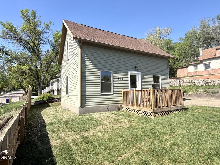 Property Photo:  303 8th Street NE  ND 58401 