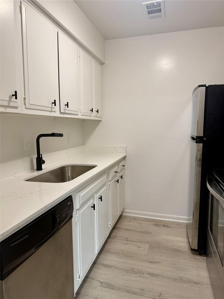Property Photo: 6401 Skyline Drive 36 TX 77057