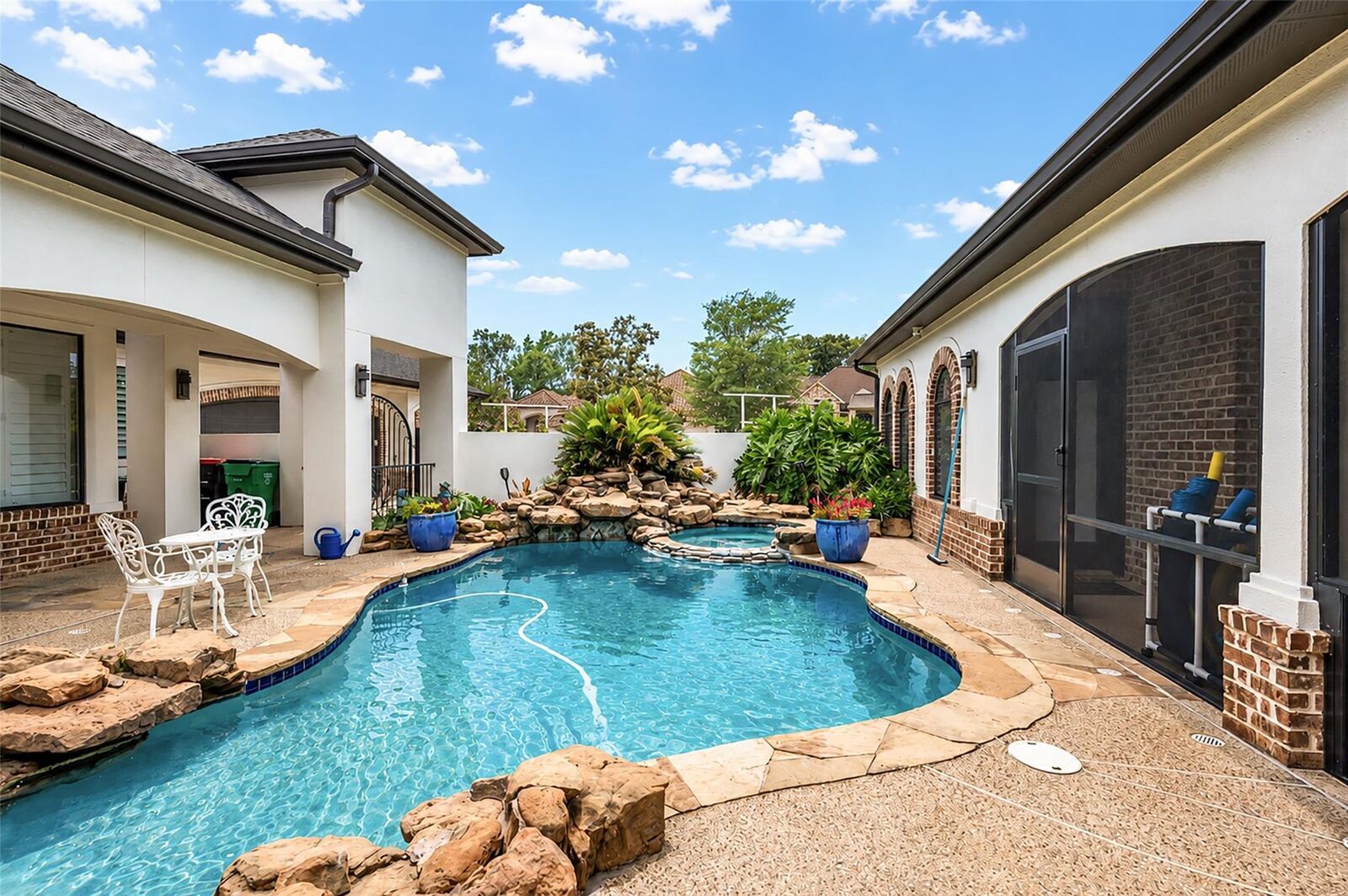 Property Photo:  63 Fairway Park Main  TX 77356 
