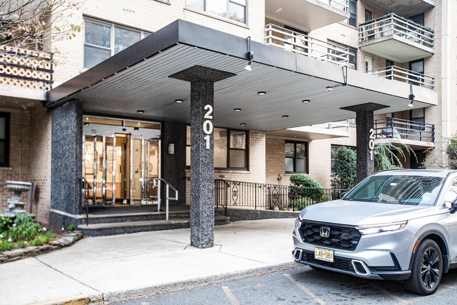 Property Photo:  201 St Pauls Ave 4W  NJ 07306 