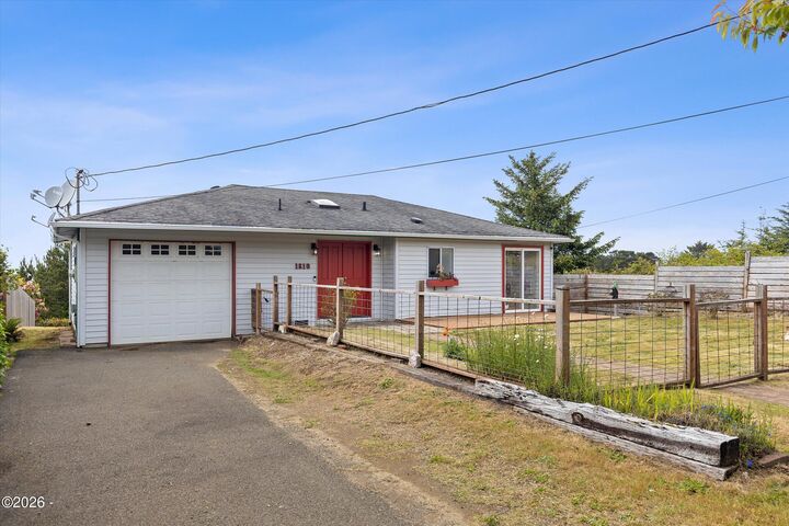 Property Photo:  1810 NW View Ridge Drive  OR 97394 