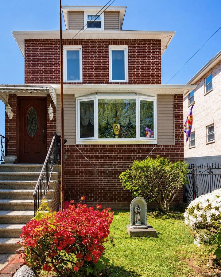 Property Photo:  1715 Hering Avenue  NY 10461 