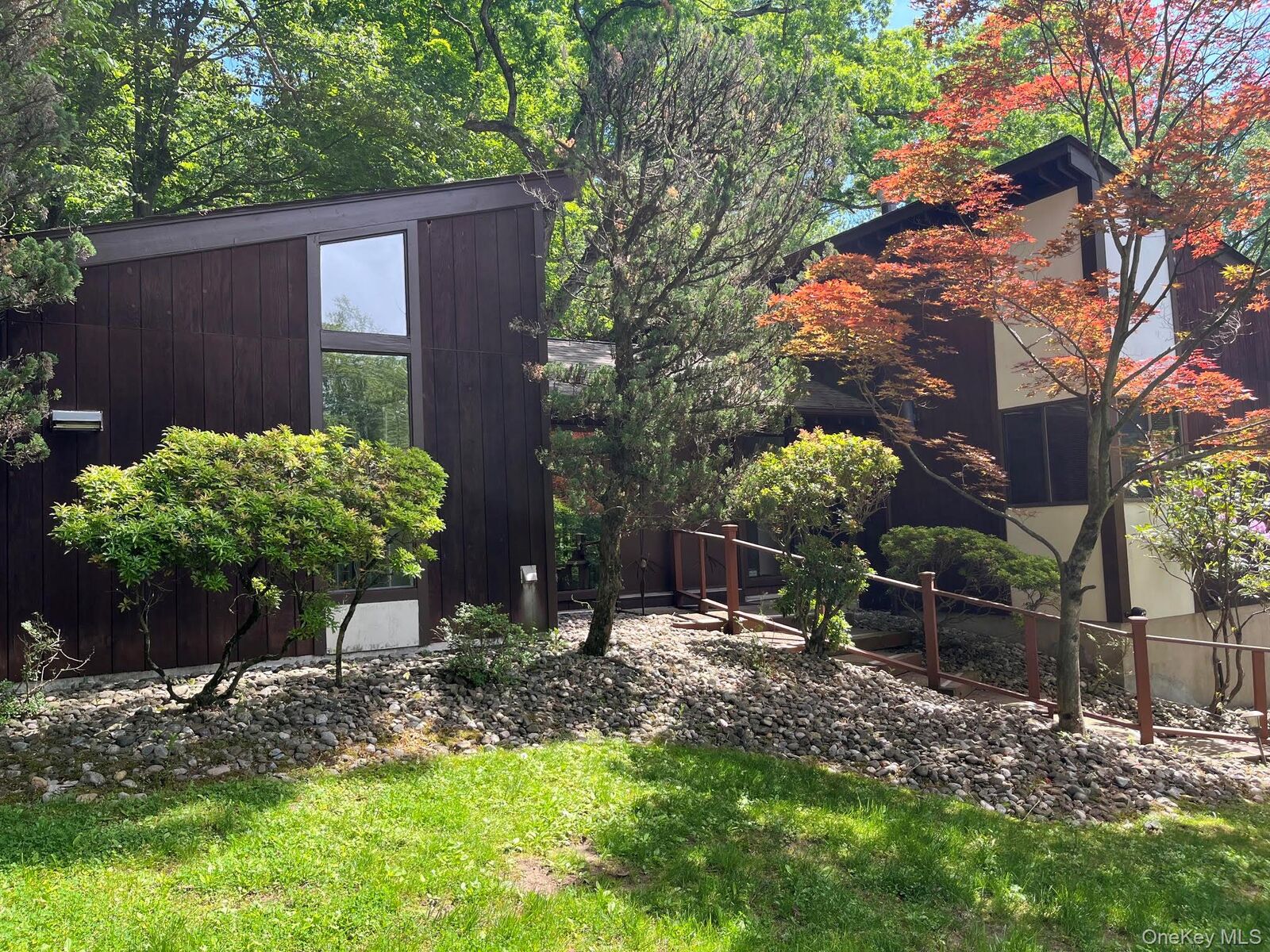 Property Photo:  19 Rolling Way  NY 10956 