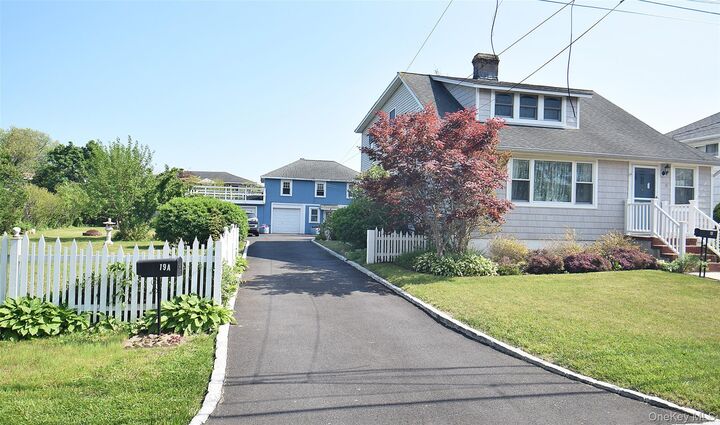 Property Photo:  