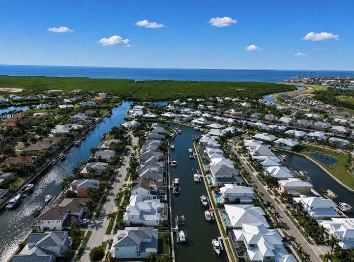 Property Photo: 611 Mirabay Boulevard FL 33572