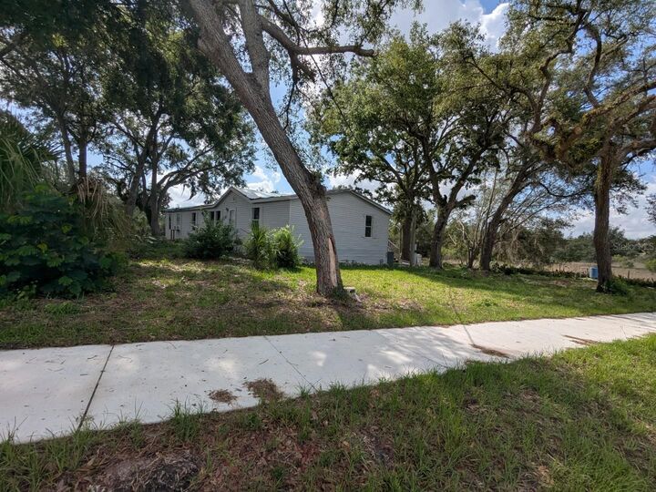 Property Photo:  12406 Hudson Avenue  FL 34669 
