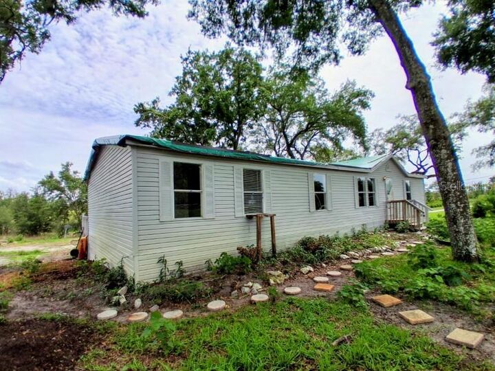 Property Photo:  12406 Hudson Avenue  FL 34669 