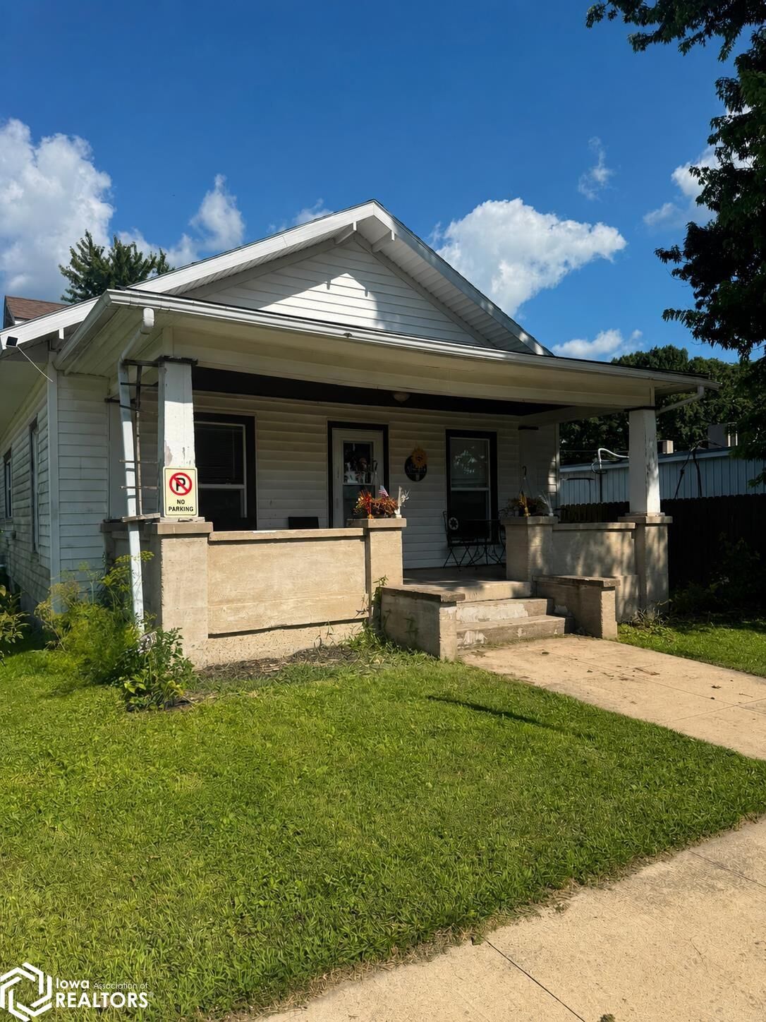 Property Photo:  106 S Maple  IA 52649 