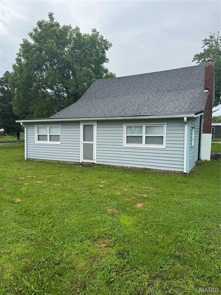 Property Photo: 204 E Blue Bird Lane MO 65535