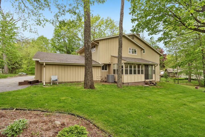 Property Photo:  N95w29112 Fawn Ct  WI 53017 