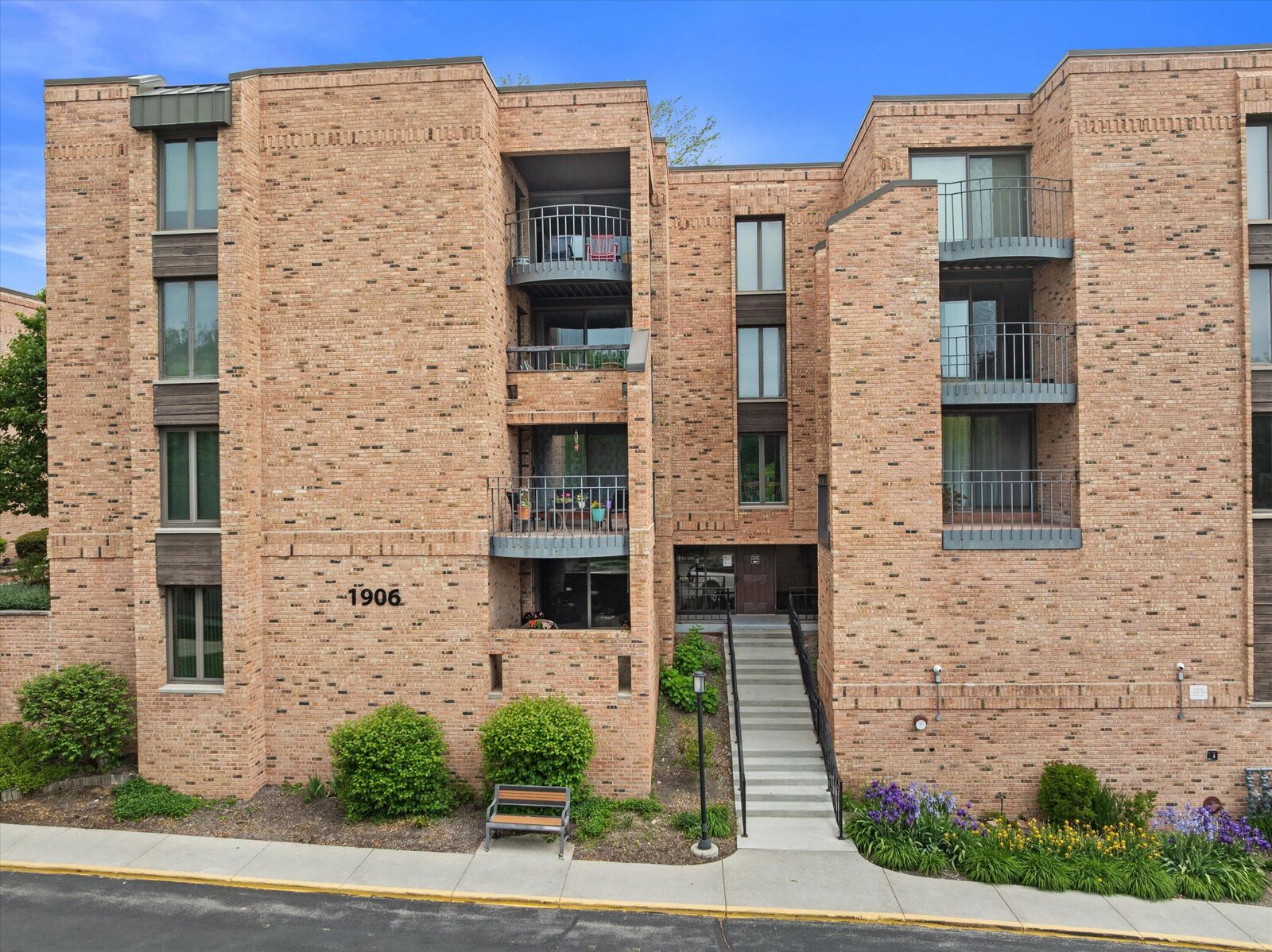 Property Photo:  1906 E Shorewood Blvd  WI 53211 