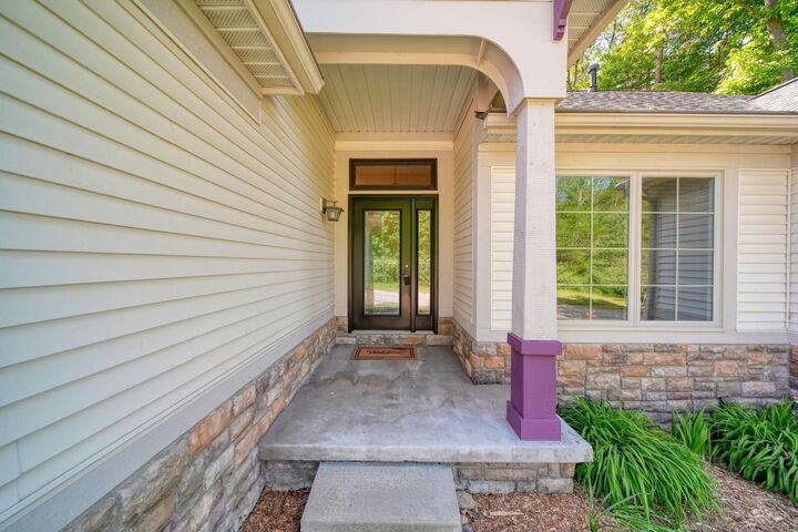 Property Photo:  712 Glen Oak Drive  MI 48158 