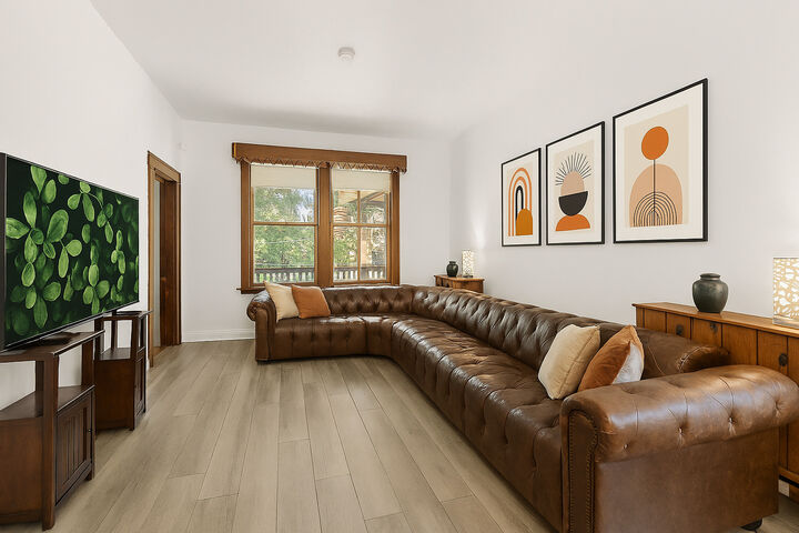 Property Photo:  1819 W Cornelia Avenue  IL 60657 