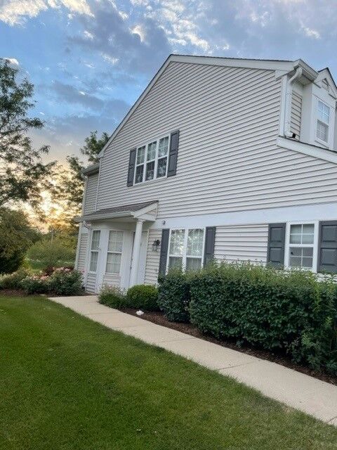 Property Photo:  2935 Rutland Circle 104  IL 60564 