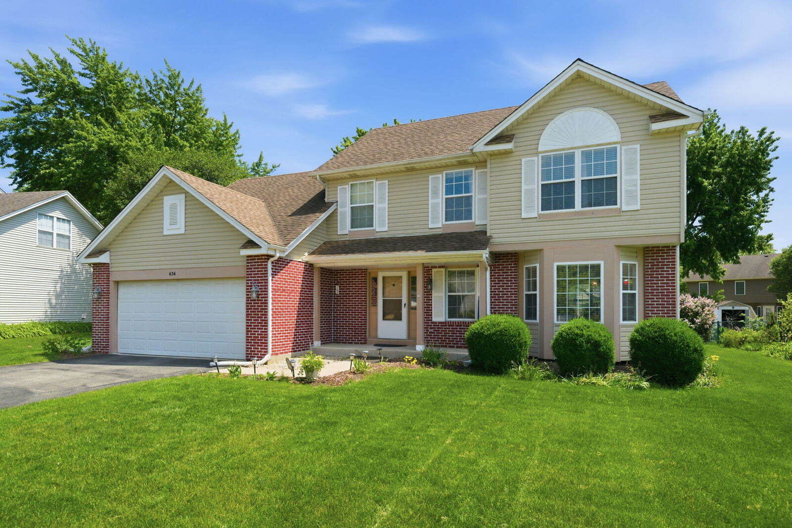 Property Photo:  636 Briarwood Lane  IL 60543 