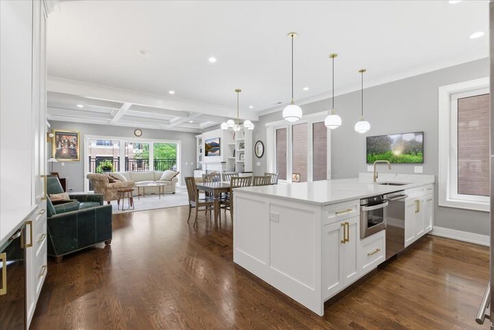 Property Photo:  1321 W Wrightwood Avenue 3  IL 60614 