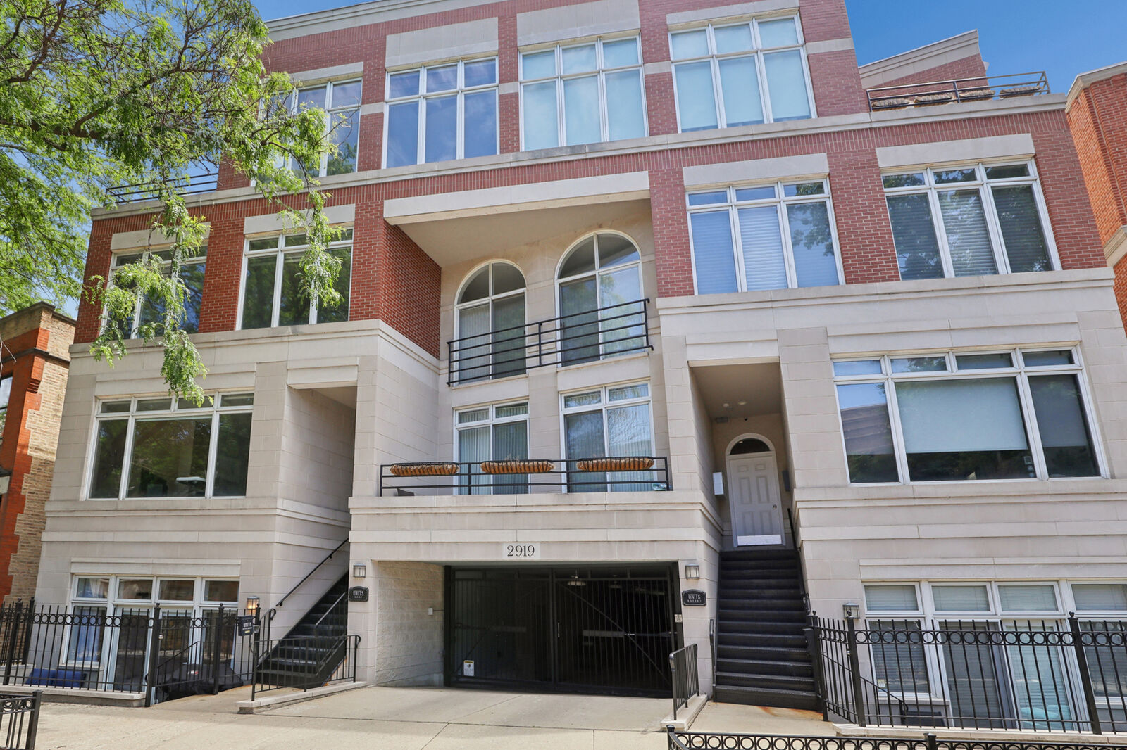 Property Photo:  2919 N Burling Street A  IL 60657 