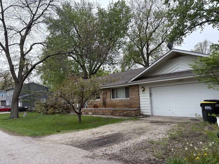 Property Photo:  337 Maplewood Drive  IL 60051 