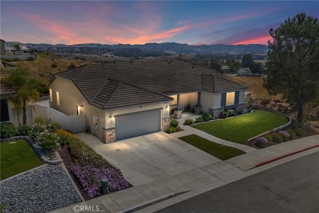 Property Photo:  402 Buena Mesa Dr  CA 92320 