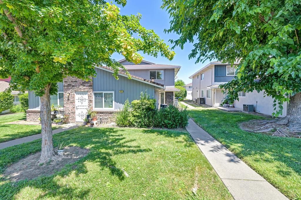 Property Photo:  4431 Palm Avenue 3  CA 95842 