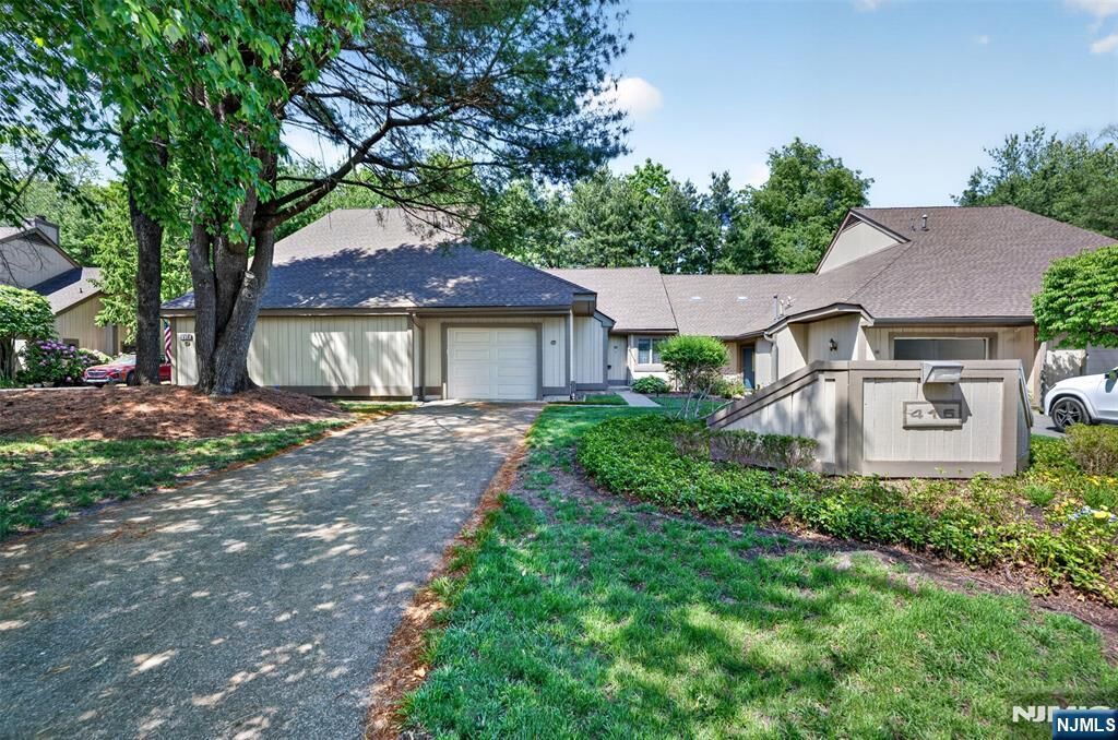 Property Photo:  416 Bromley Place 416C  NJ 07481 