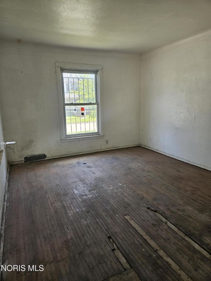 Property Photo: 1209 Waverly Avenue OH 43607