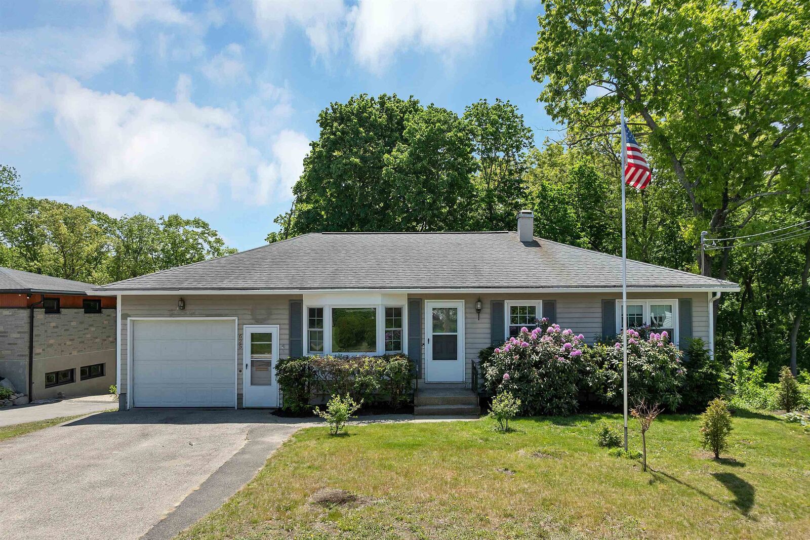 Property Photo:  625 Coolidge Avenue  NH 03102 