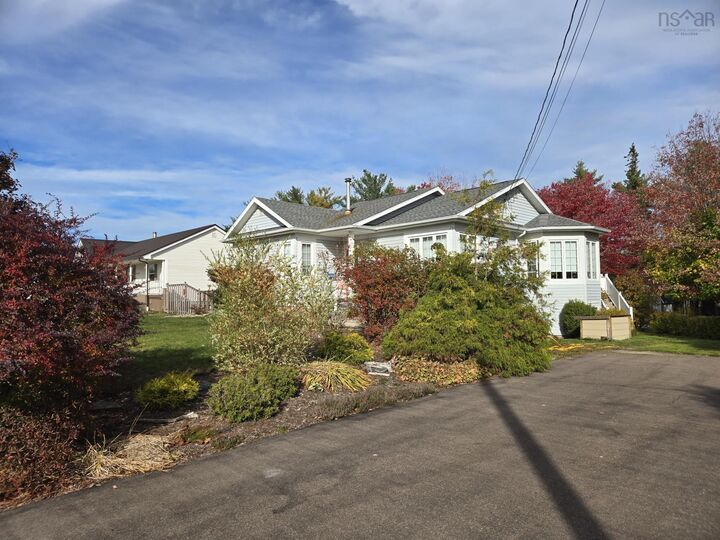40 Silverwood Dr. — photo 1