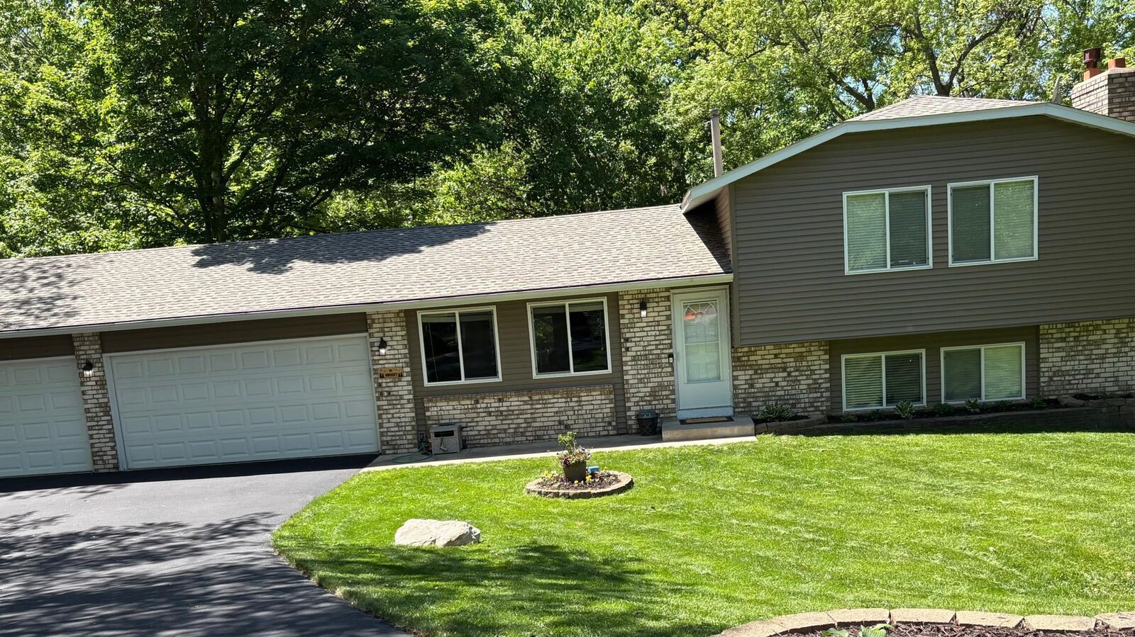 Property Photo: 15220 Ironwood Court MN 55346