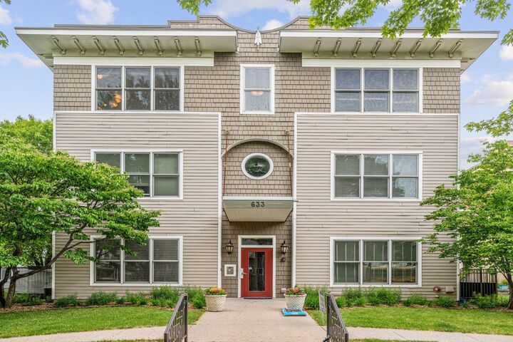 Property Photo:  633 Dayton Avenue 8  MN 55104 