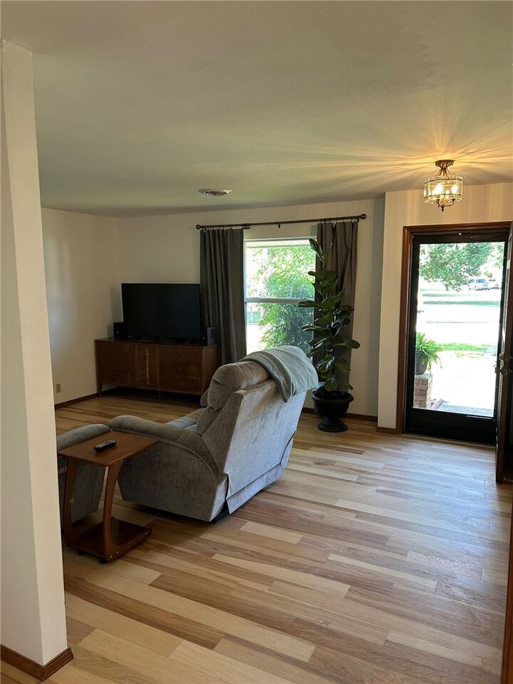Property Photo:  2000 W Magnolia Street  AR 72758 