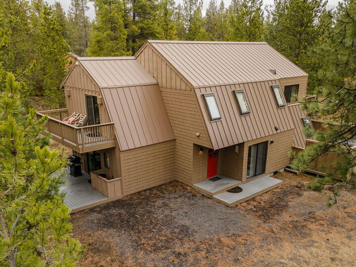 Property Photo: 18066 E Butte Lane OR 97707