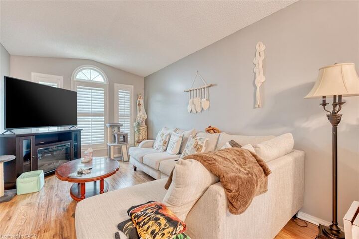 Property Photo:  105 Delena Avenue S Upper  ON L8K 3S8 