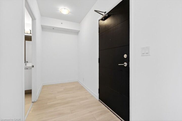 Property Photo:  75 James Street S 2404  ON L8P 2T1 
