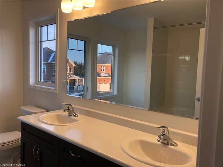 Property Photo:  40 Wannamaker Crescent  ON N3E 0C5 