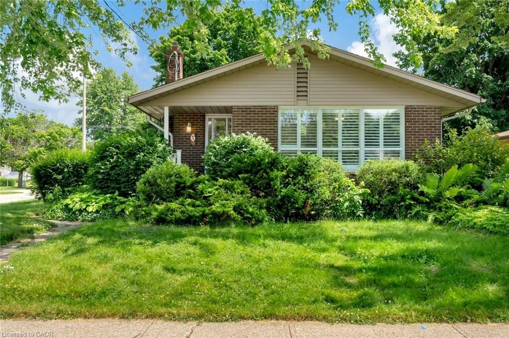 Property Photo:  6 Ruskview Road 1  ON N2M 4S2 