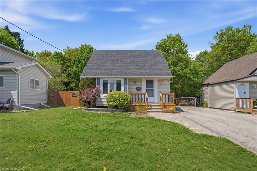 Property Photo:  261 Andrew Street  ON L3Y 1H1 