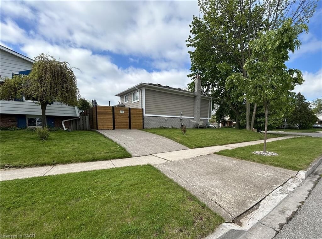 Property Photo:  4258 Longmoor Avenue Lower  ON L7L 4Z9 