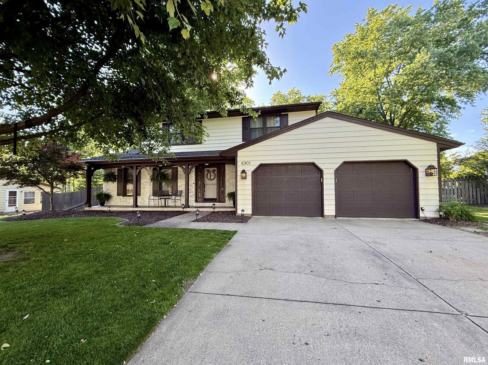 Property Photo:  6901 N Aycliffe Drive  IL 61614 