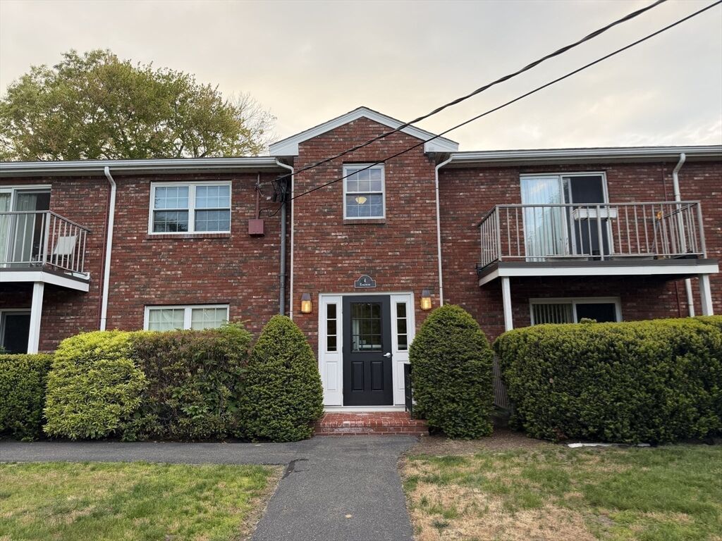 Property Photo: 4 Kingswood Dr 3 MA 02351
