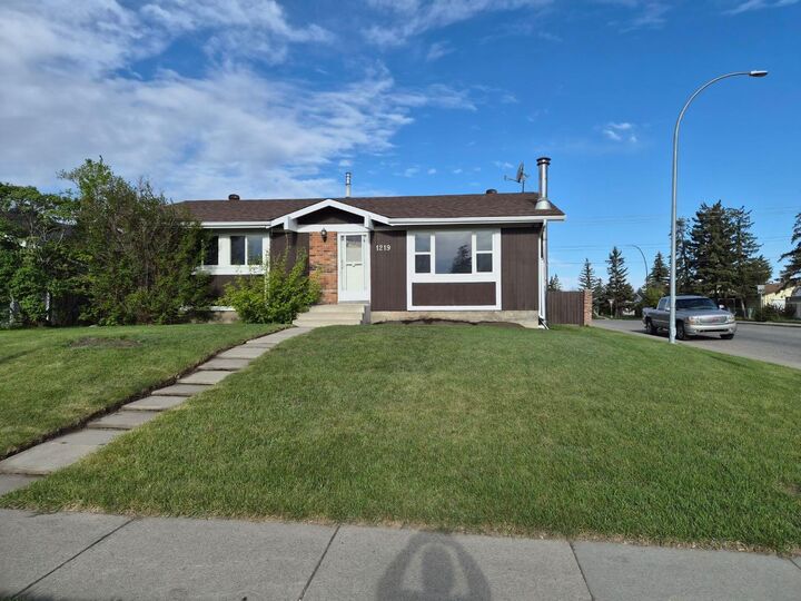 Property Photo: 1219 68 Street NE AB T2A 5K6