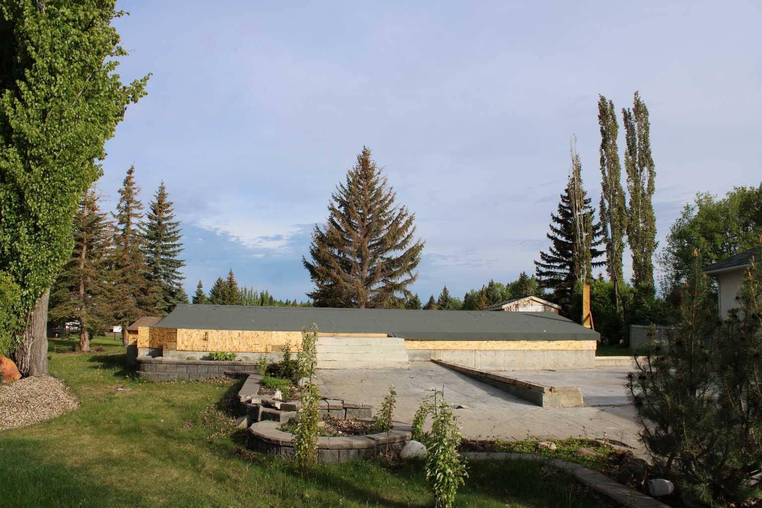 Property Photo:  4902 Putter Close  AB T8W 2G5 
