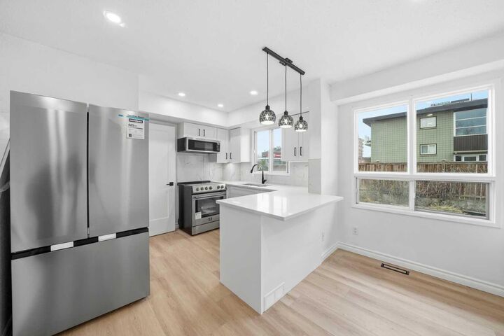 Property Photo:  2804 17 Avenue SW 3  AB T3E 6K8 