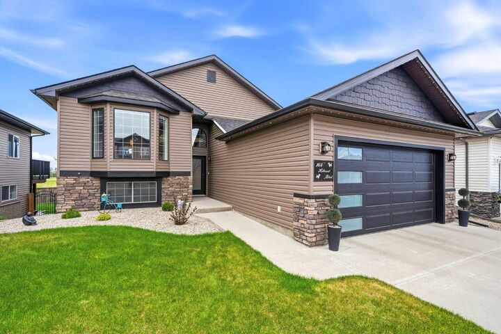 Property Photo: 164 Hillcrest Boulevard AB T1P 0A3
