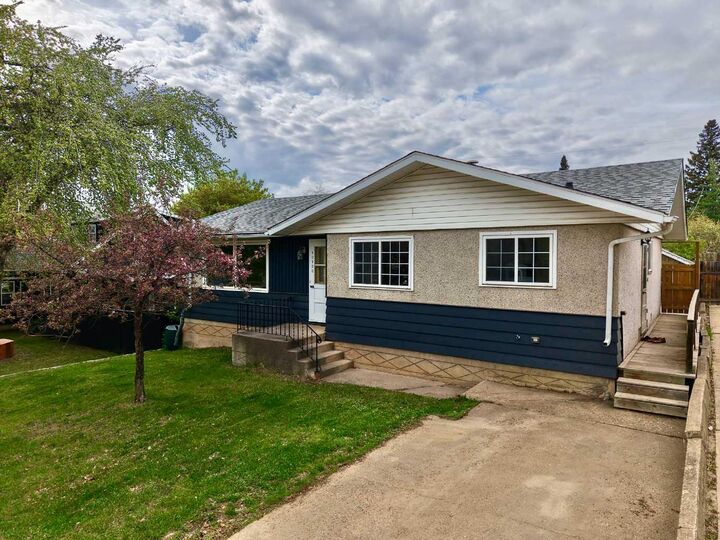 Property Photo:  10120 105 Avenue  AB T8S 1K9 